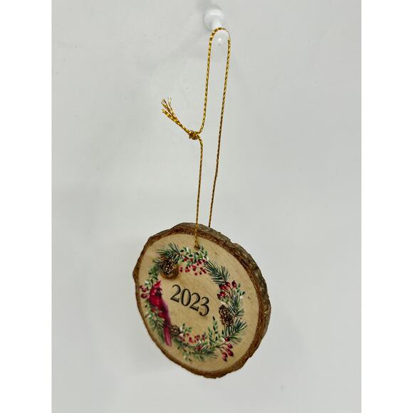 2023 Wood Slice Christmas Ornament Hand Painted Cardinal in wreath 2 1/2" - Picture 2 of 2